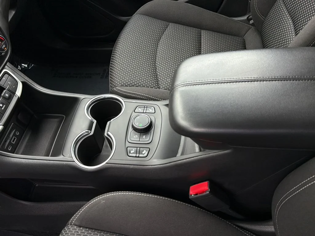 Used 2023 Silver GMC SLE image 19