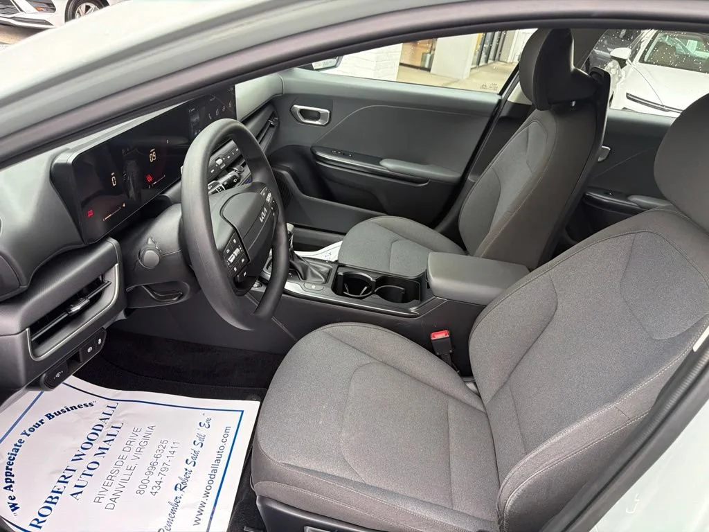 Used 2025 Green Kia LXS image 10