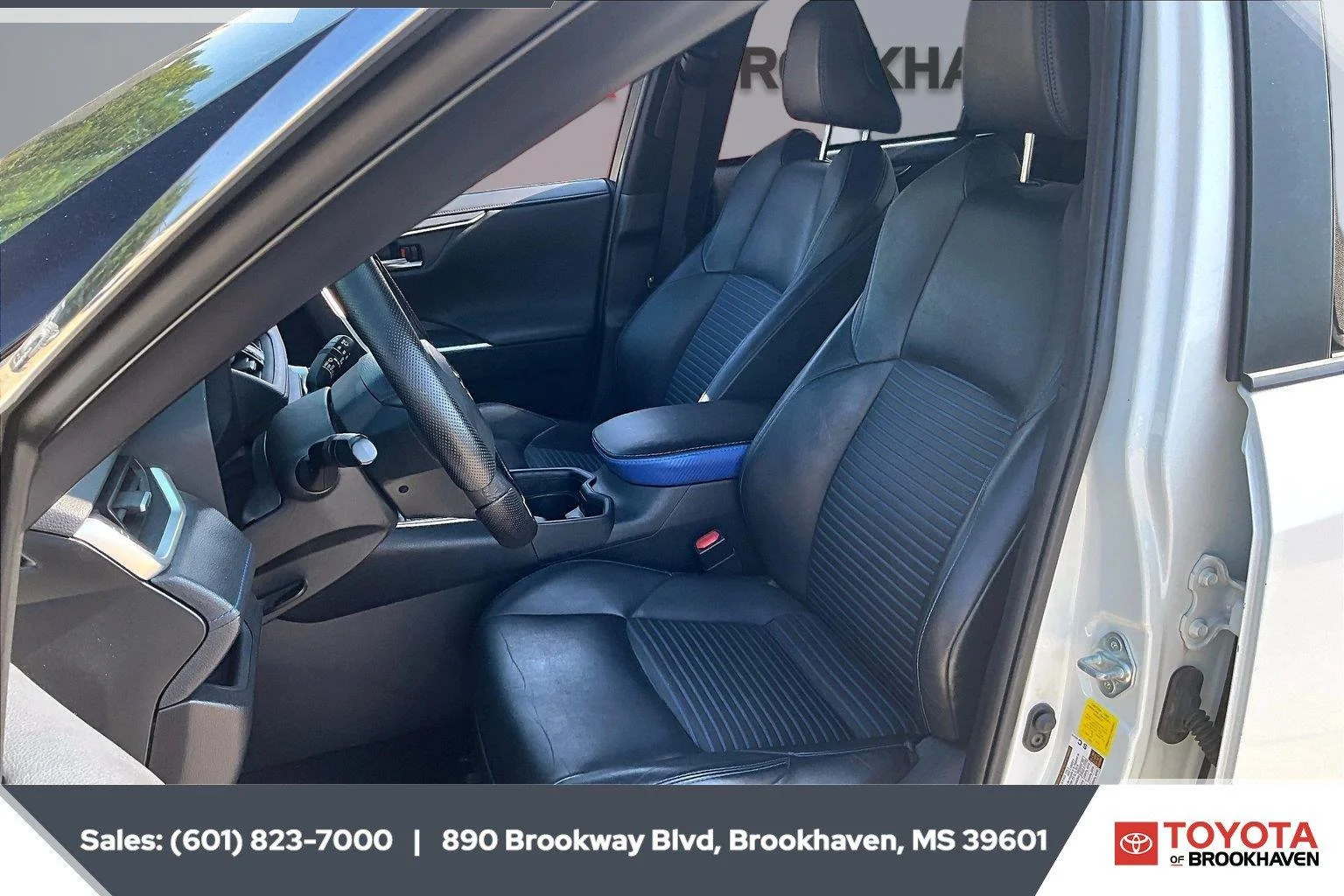 Used 2020 Blizzard Pearl w/Midnight Black Metallic Roof Toyota XSE image 18