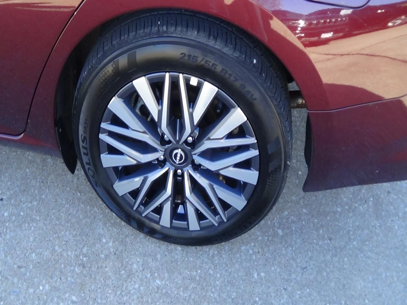 Certified Used 2025 Garnet Pearl Metallic (nca) Nissan 2.5 SV image 9