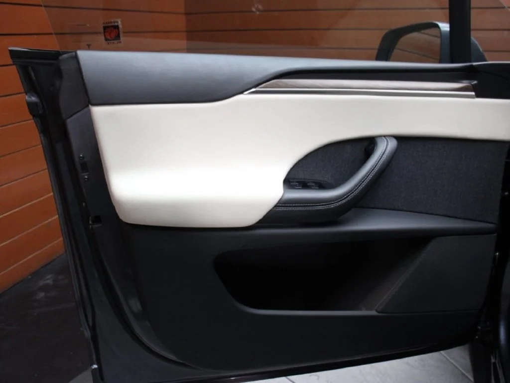 Used 2022  Tesla Base image 23