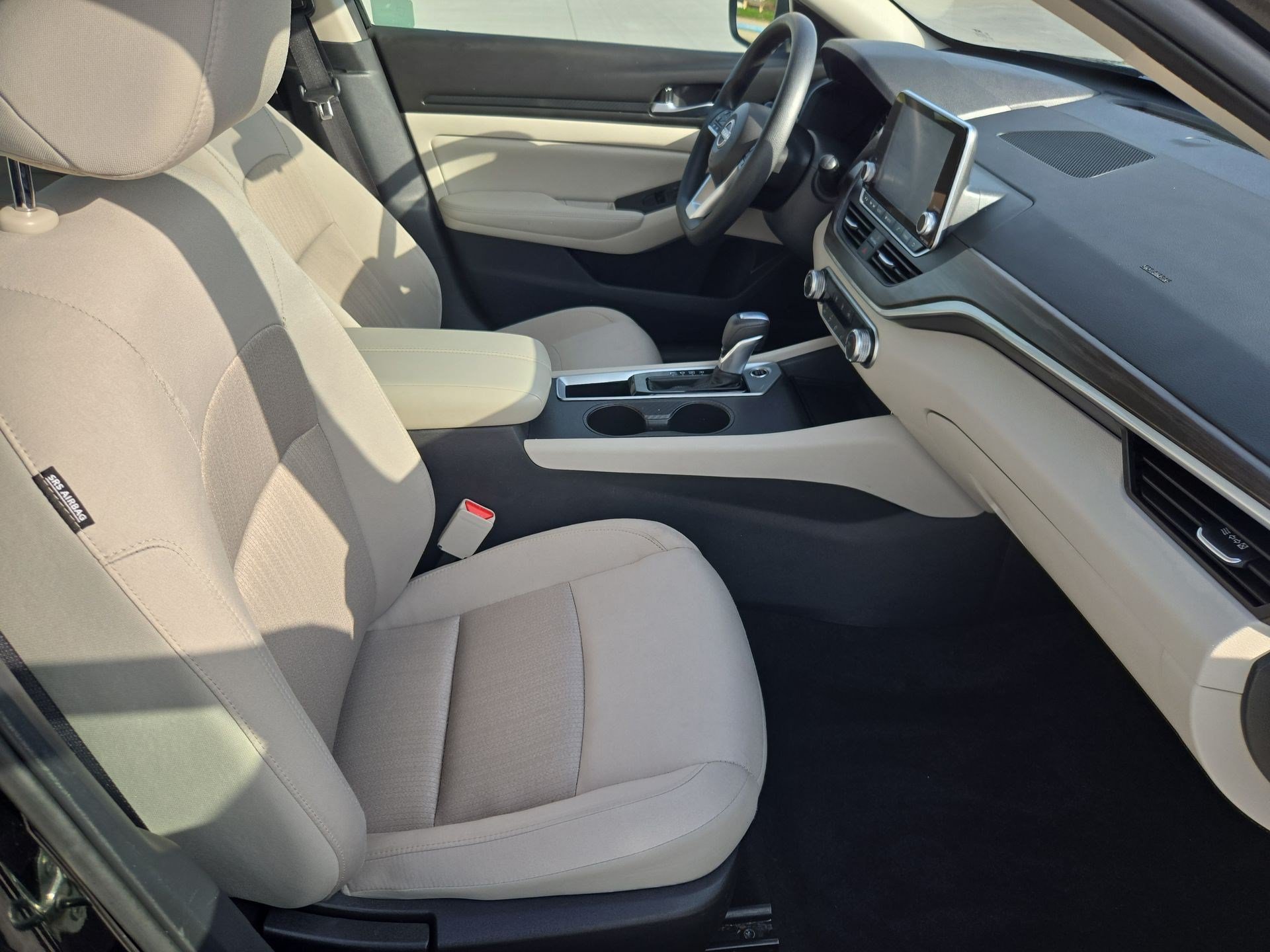 Used 2025 Super Black Nissan SV image 30