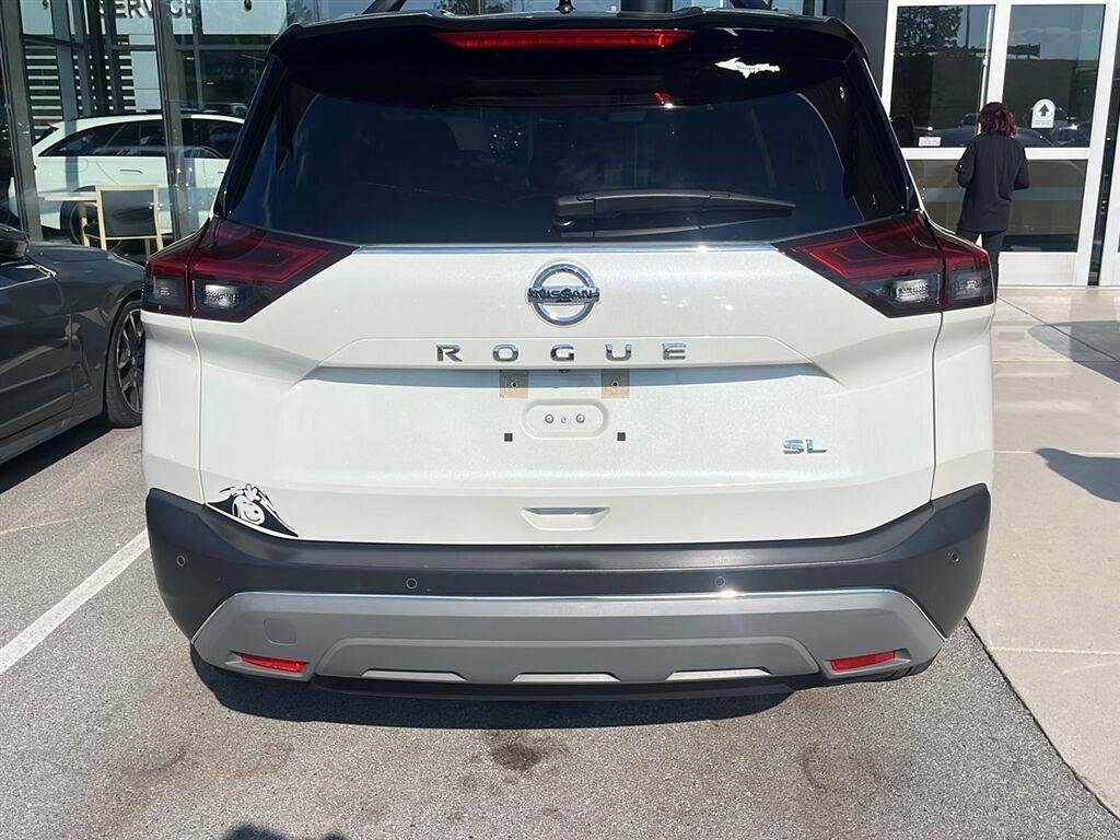Used 2021 Pearl White Tricoat/Super Black Nissan SL image 9