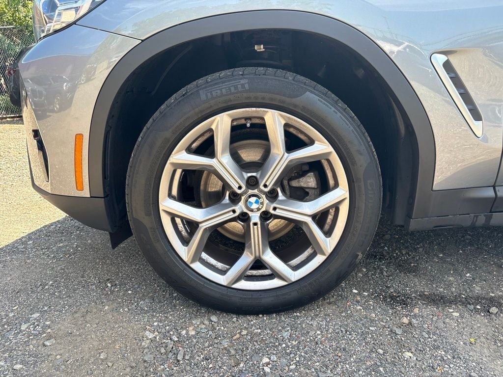 Used 2024 Gray BMW xDrive30i image 21