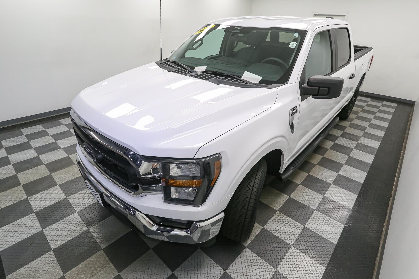 Used 2023 Oxford White FORD XL image 6