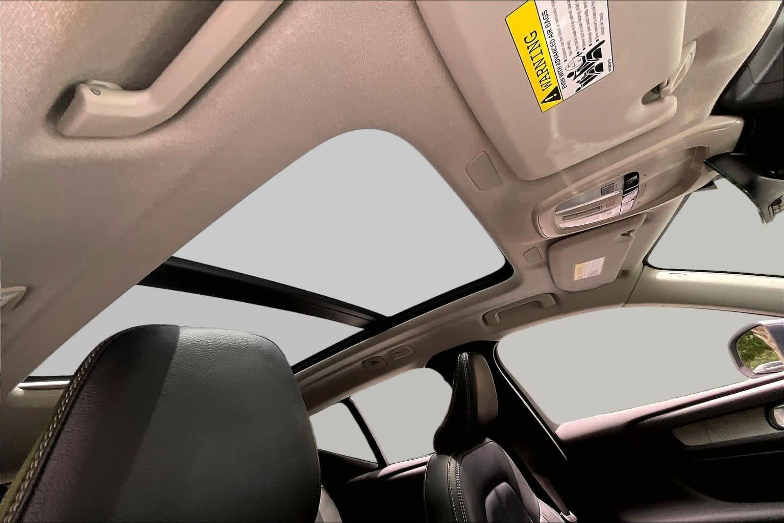 Used 2023  Volvo Plus Bright Theme image 14