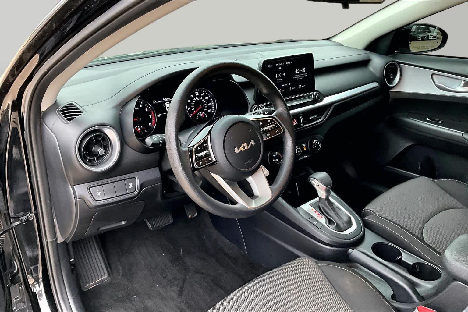 Used 2024 Aurora Black Kia LXS image 17
