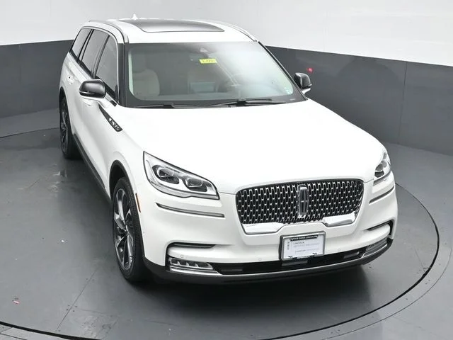 Used 2024 White Lincoln Reserve image 48