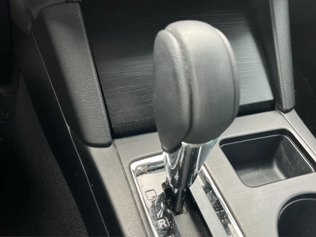 Used 2019 Ice Silver Metallic Subaru Limited image 16