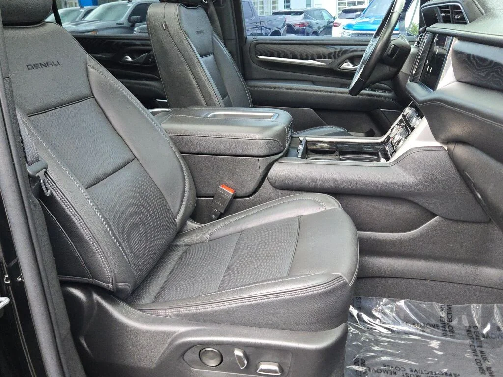 Used 2022  GMC Denali image 6