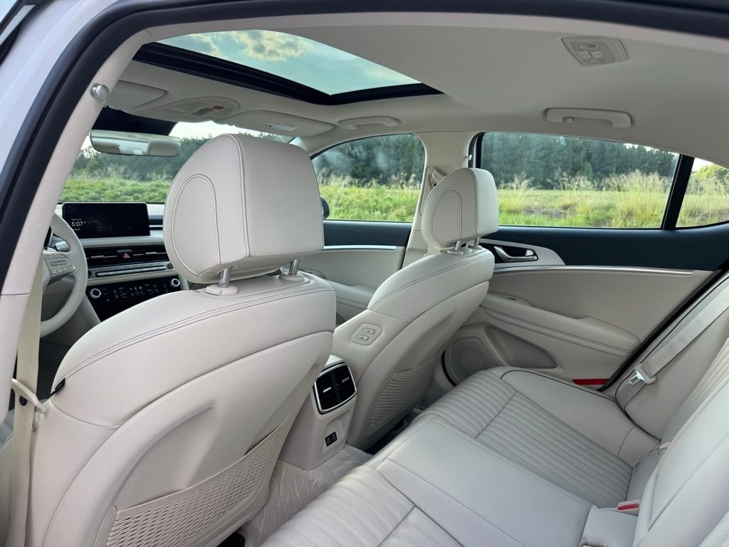 New 2026 White Genesis 2.5T PRESTIGE image 21