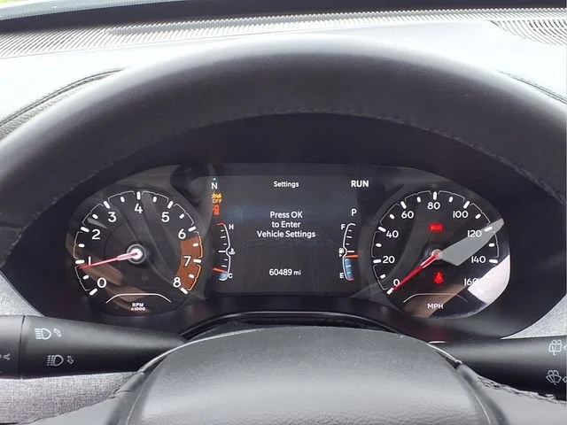 Used 2024  Jeep Latitude image 15