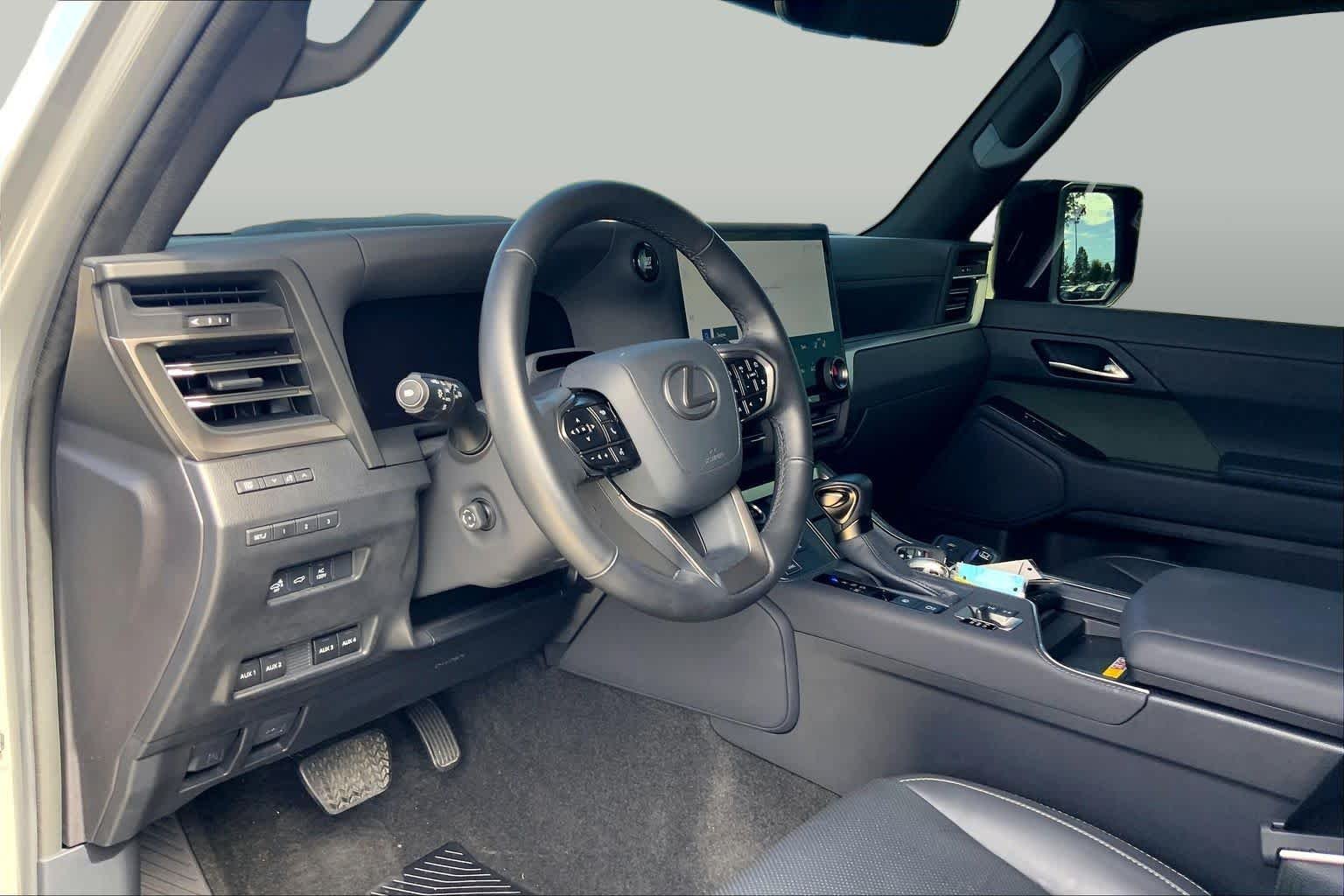 Used 2025 Incognito Lexus Overtrail image 17