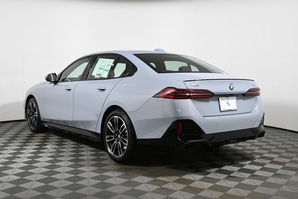 New 2027 Gray Metallic BMW 530i xDrive image 5