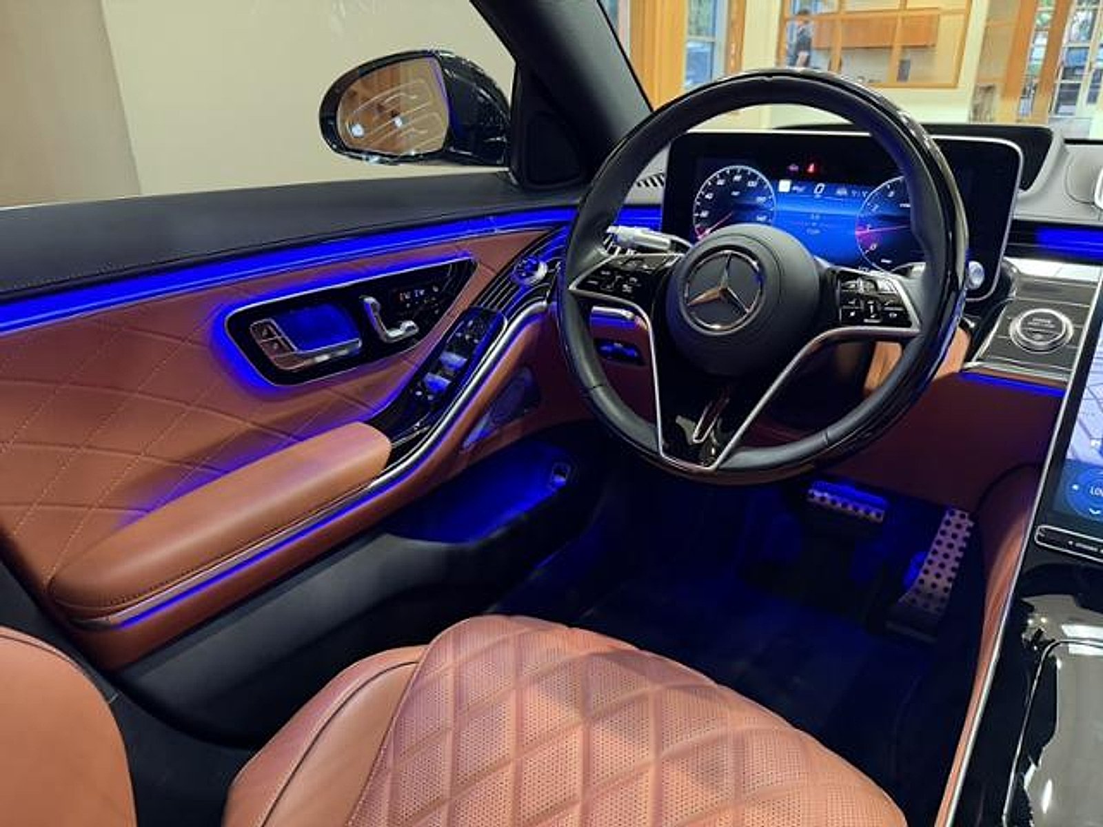Certified Used 2026 Obsidian Black Metallic Mercedes-Benz 4MATIC® image 18