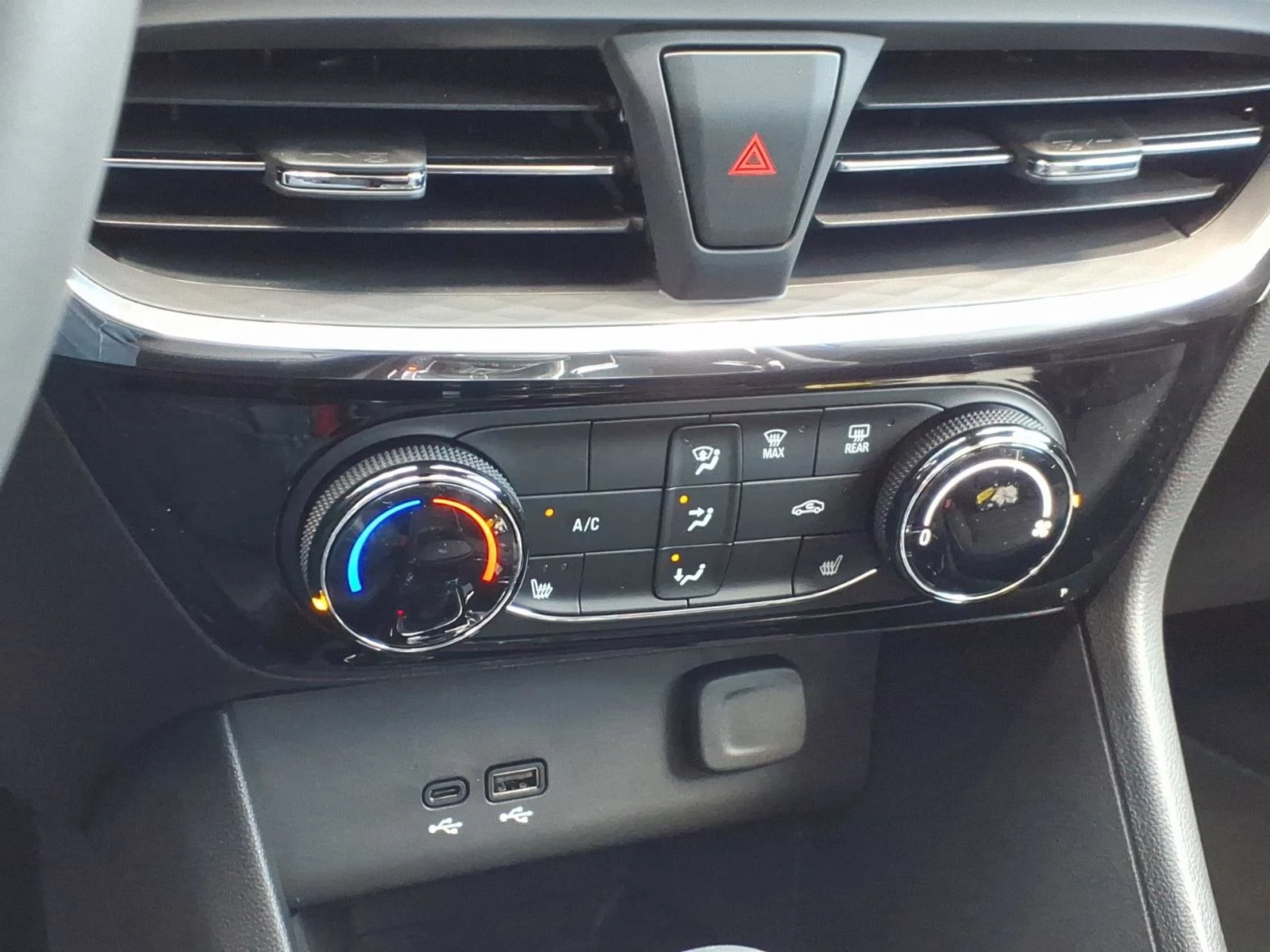 2026 Buick Encore GX Sport Touring - Photo 17