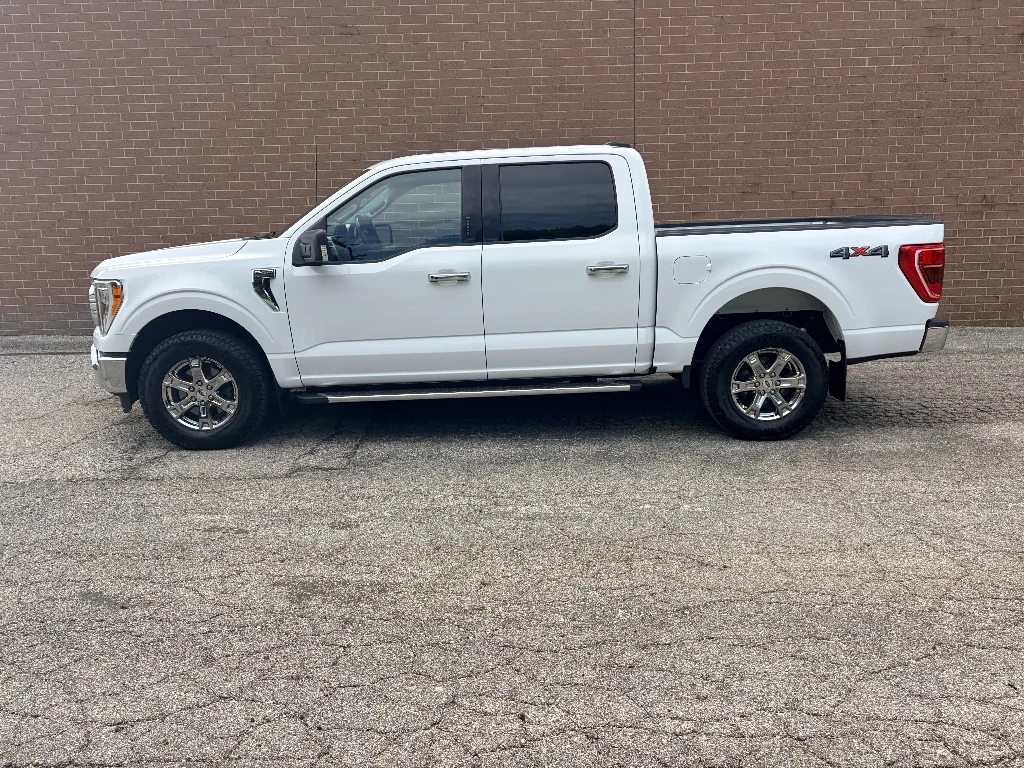 Used 2022 Oxford White Ford XLT image 2