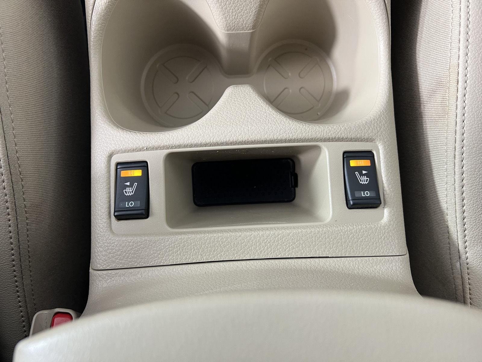 Used 2016 Arctic Blue Metallic Nissan SL image 21