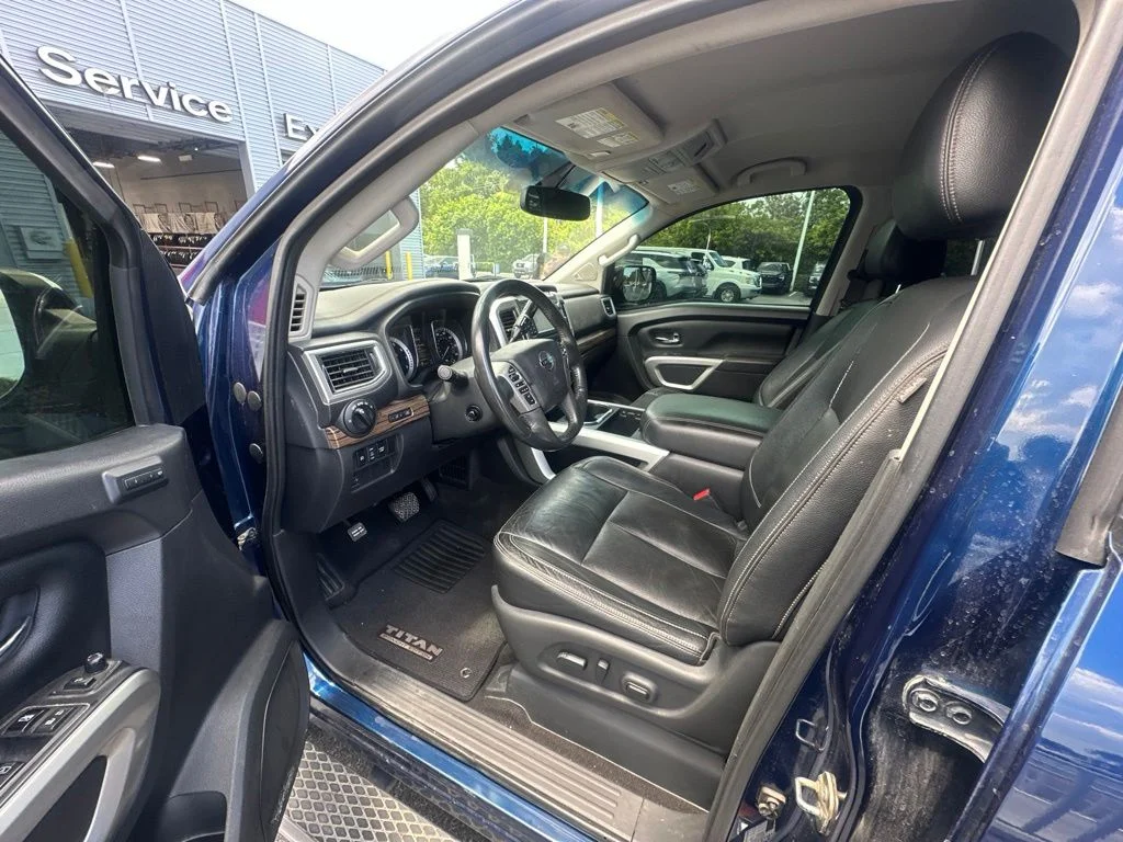 Used 2018 Gray Nissan SL image 6
