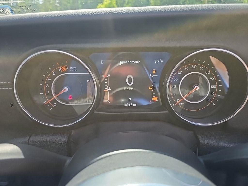 Used 2023 White Jeep Sahara image 7