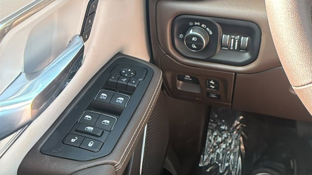 New 2026 Ivory White Tri-Coat Pearl-Coat Exterior Paint RAM Laramie image 35