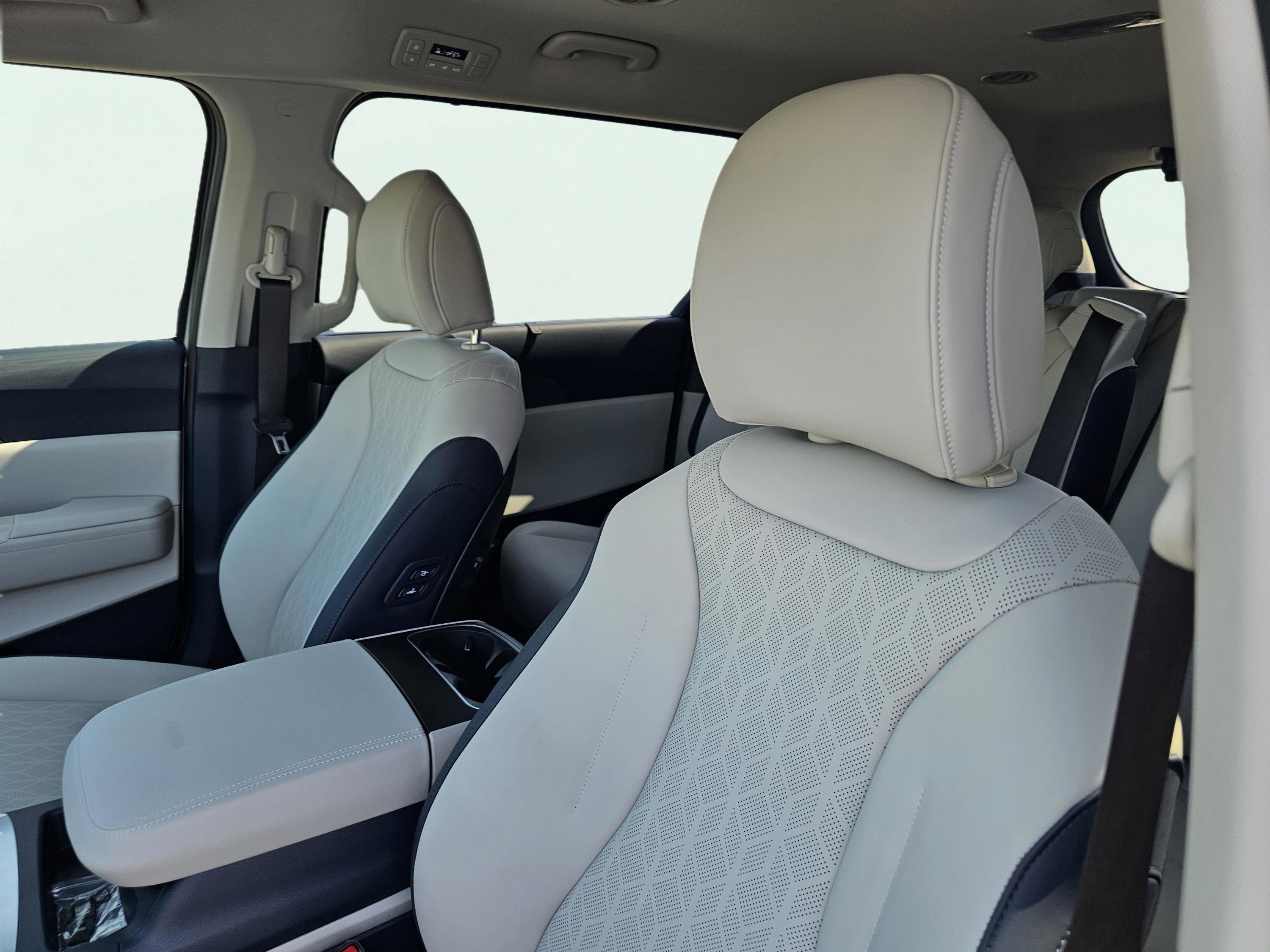 New 2026 Ivory Silver Kia EX image 17