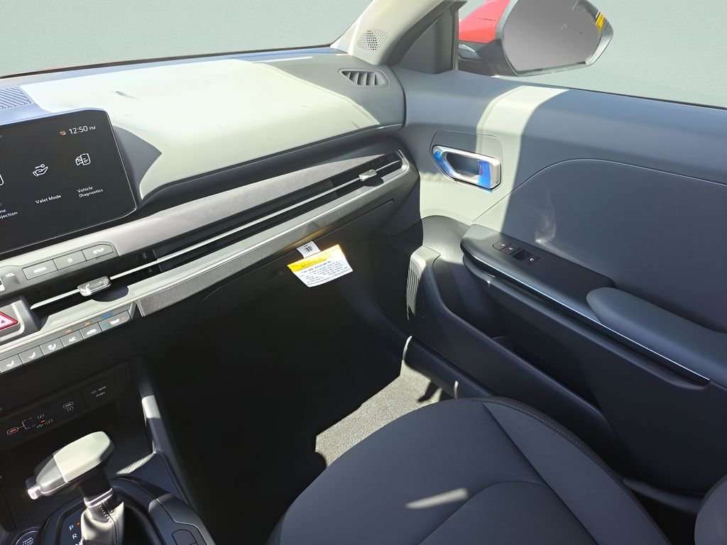 2025 Kia K4 LXS - Photo 16