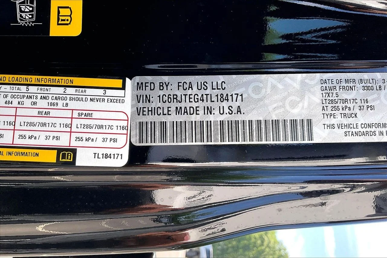 New 2026 Black Clear-Coat Exterior Paint Jeep Mojave image 31