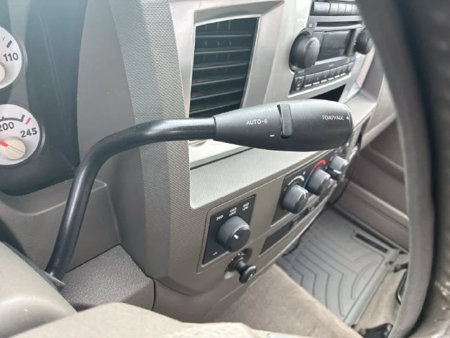 Used 2007 White Dodge SLT image 27
