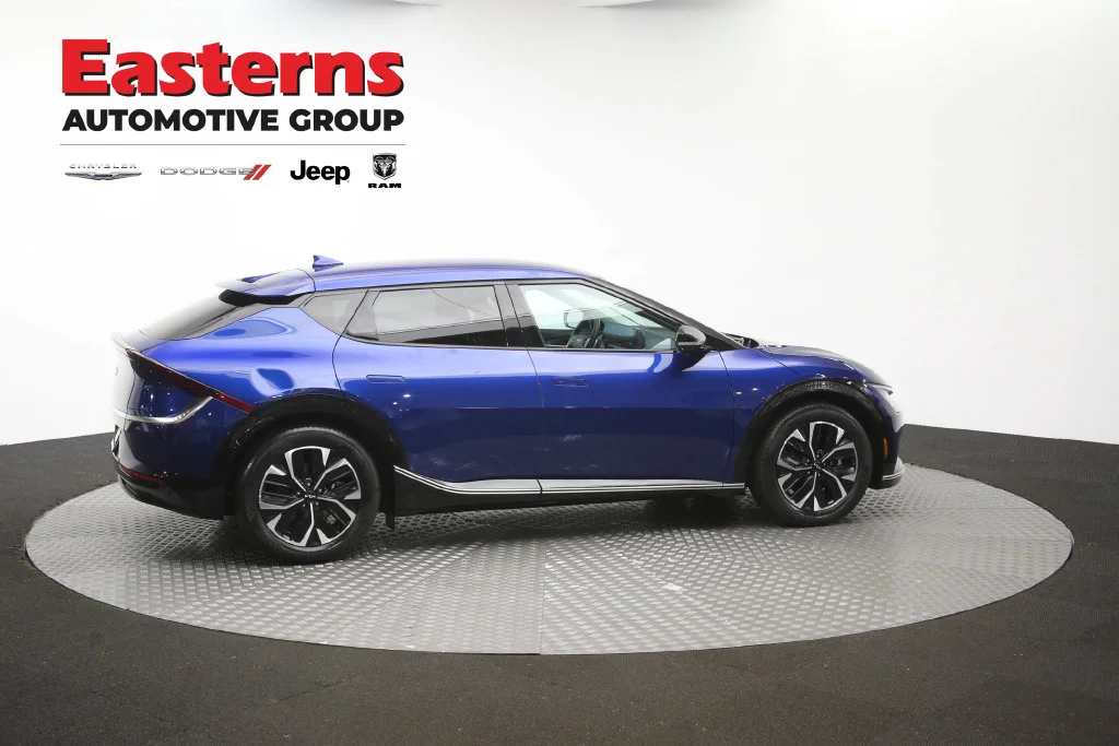 Used 2023 Blue Kia Wind image 45