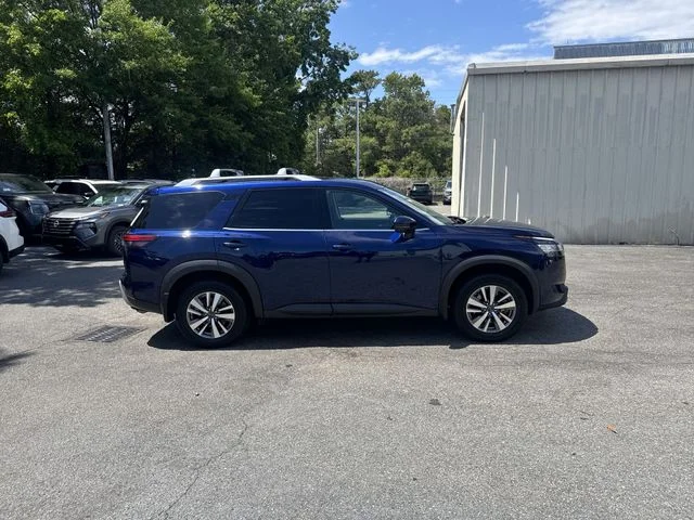 Used 2023 Blue Nissan SL image 4