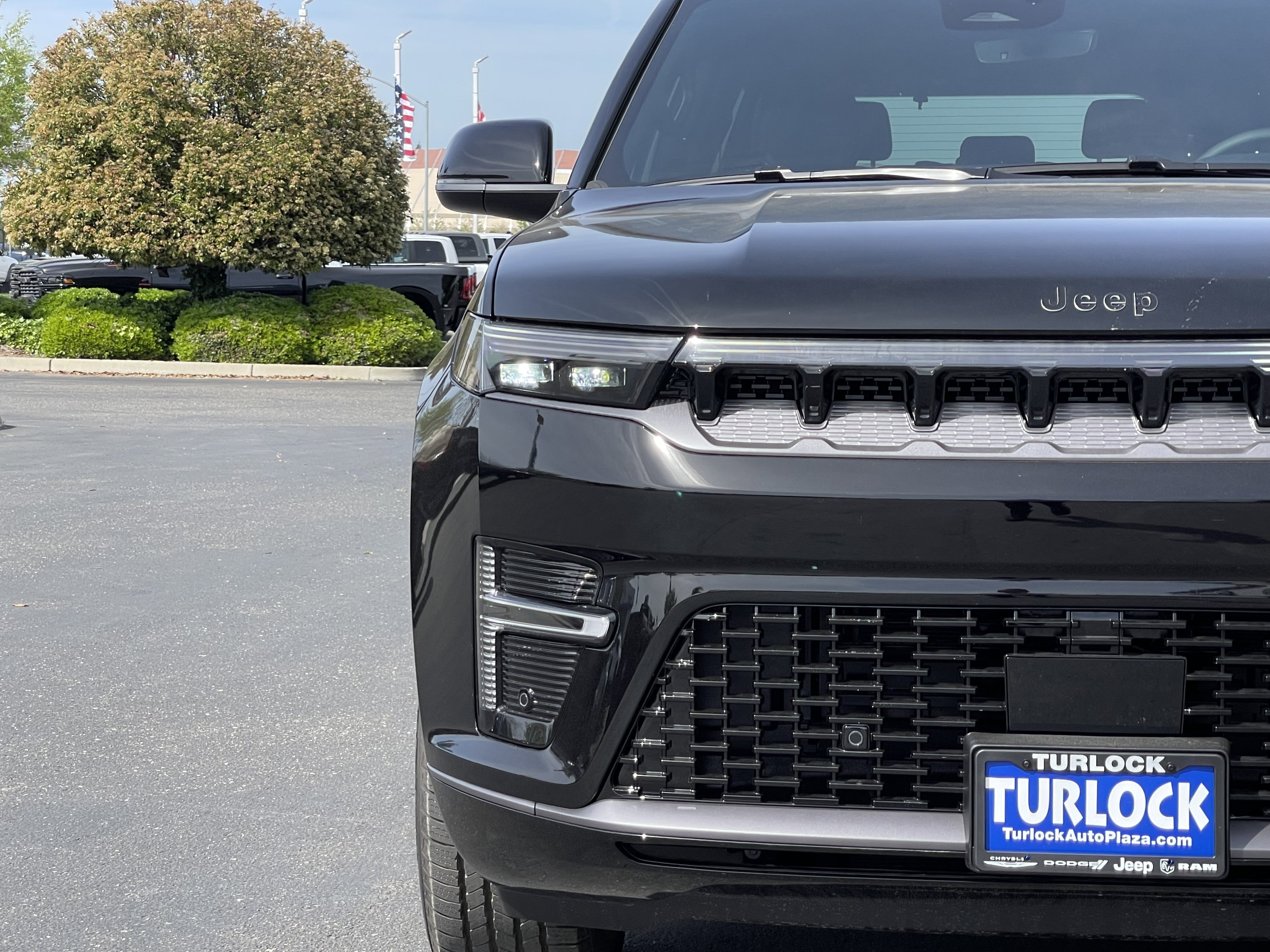 View vehicle photo 4