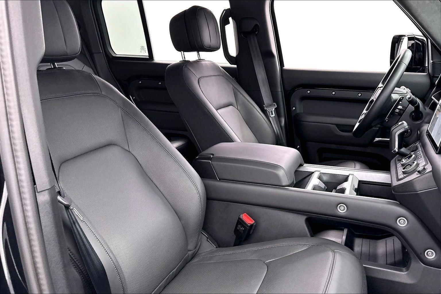 Used 2025 Santorini Black Metallic Land Rover V8 image 27