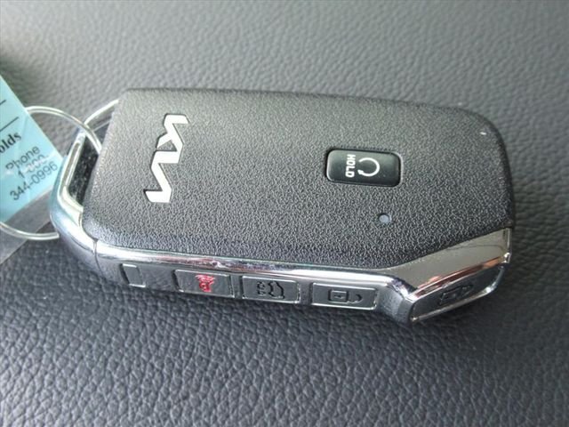 Used 2025 White Kia SX image 33