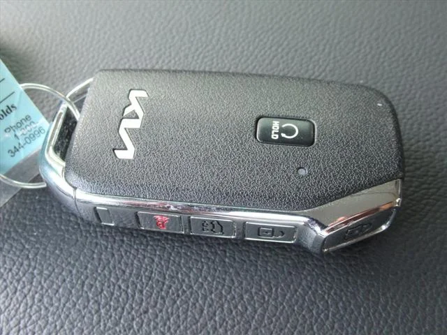Used 2025 White Kia SX image 33