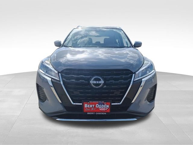 Used 2024 Gray Nissan SV image 2