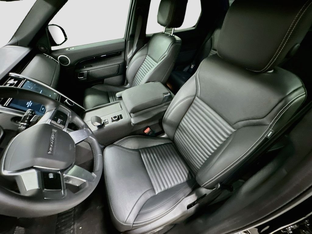 Used 2025 Santorini Black Metallic Land Rover S image 5