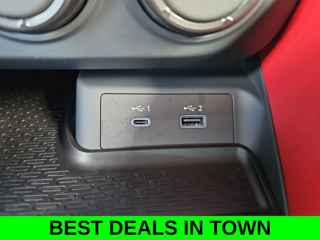 Used 2025 White Nissan Performance image 24