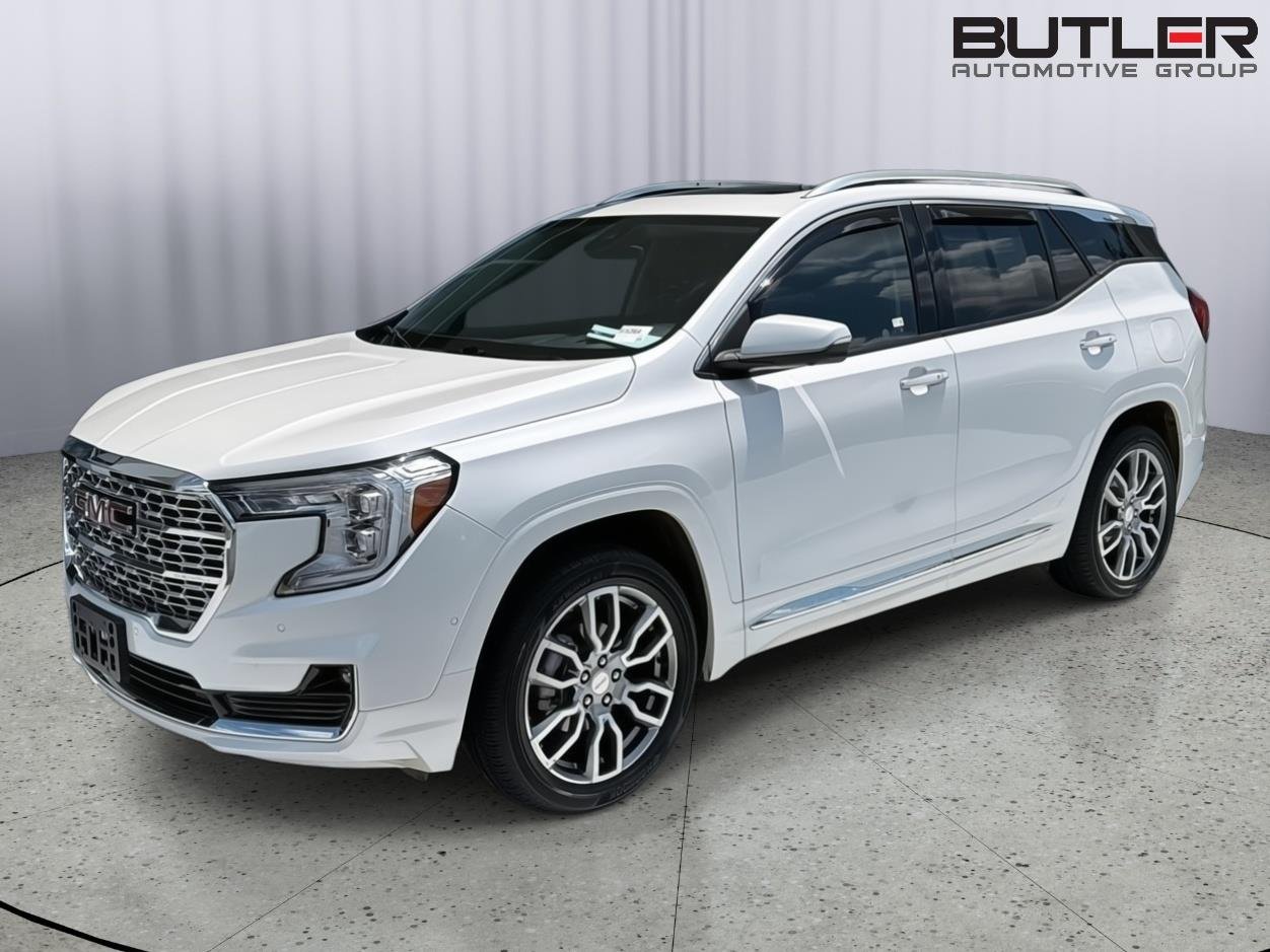 Used 2024 White Frost Tricoat GMC Denali image 2