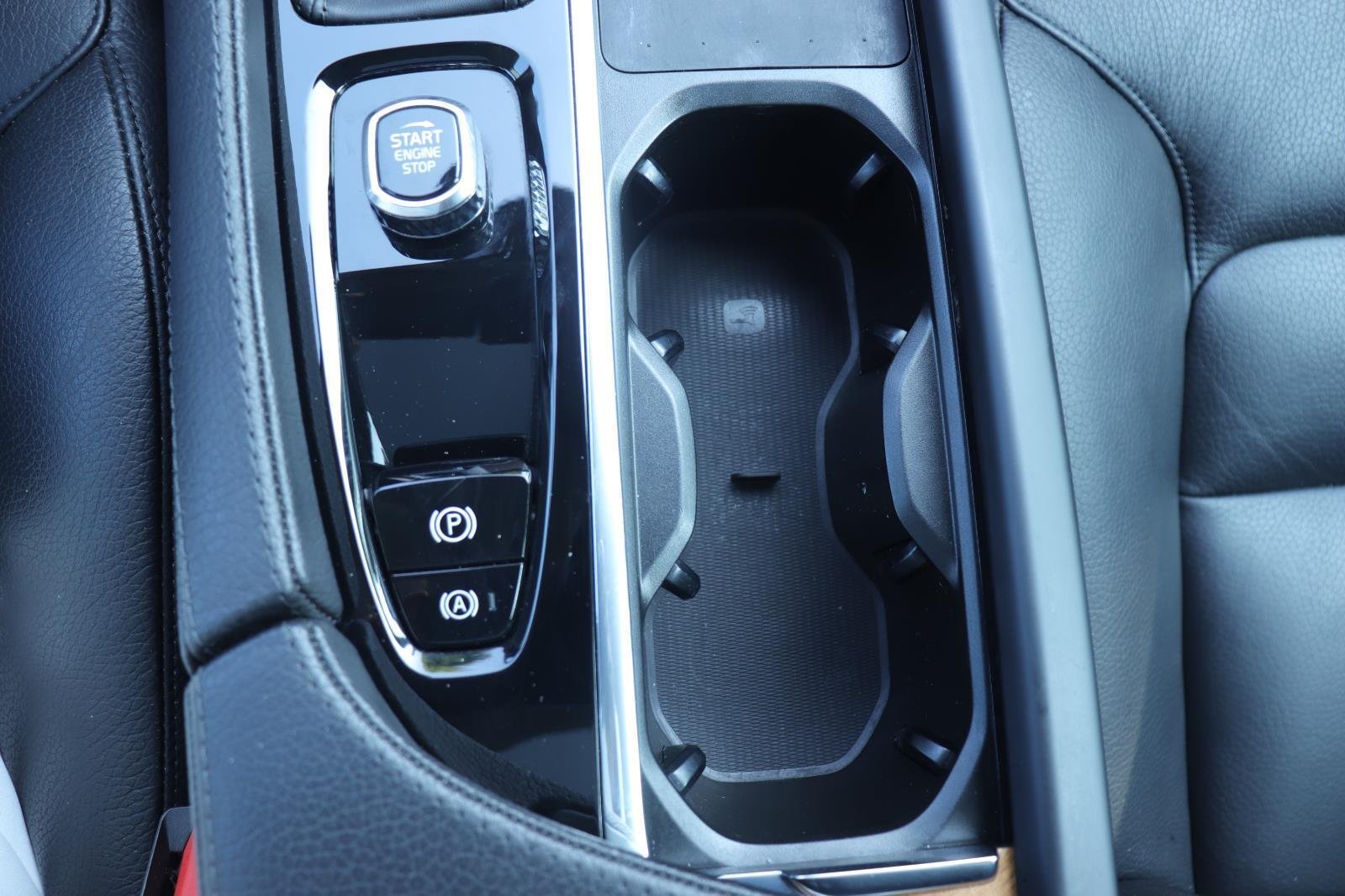 Used 2022 Savile Grey Metallic Volvo Momentum image 40