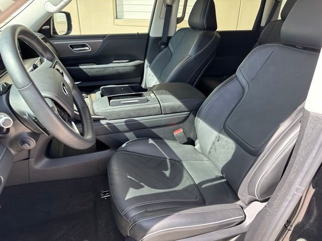 Used 2025 Black INFINITI LUXE image 10