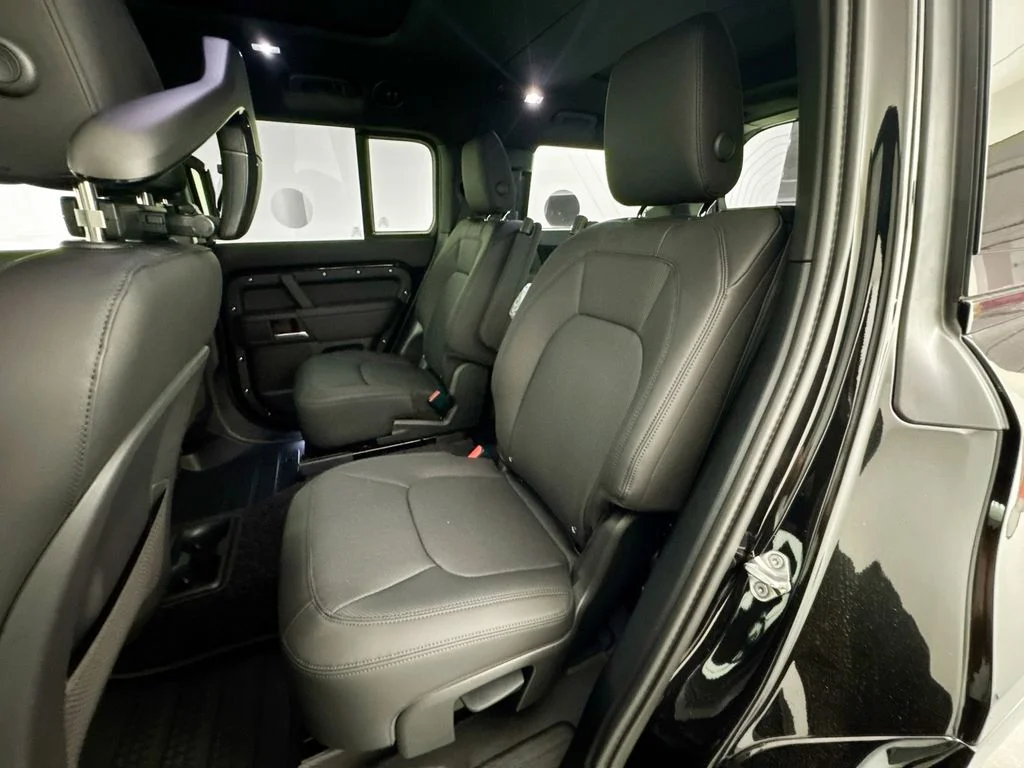 New 2026 Santorini Black Land Rover X-Dynamic SE image 25