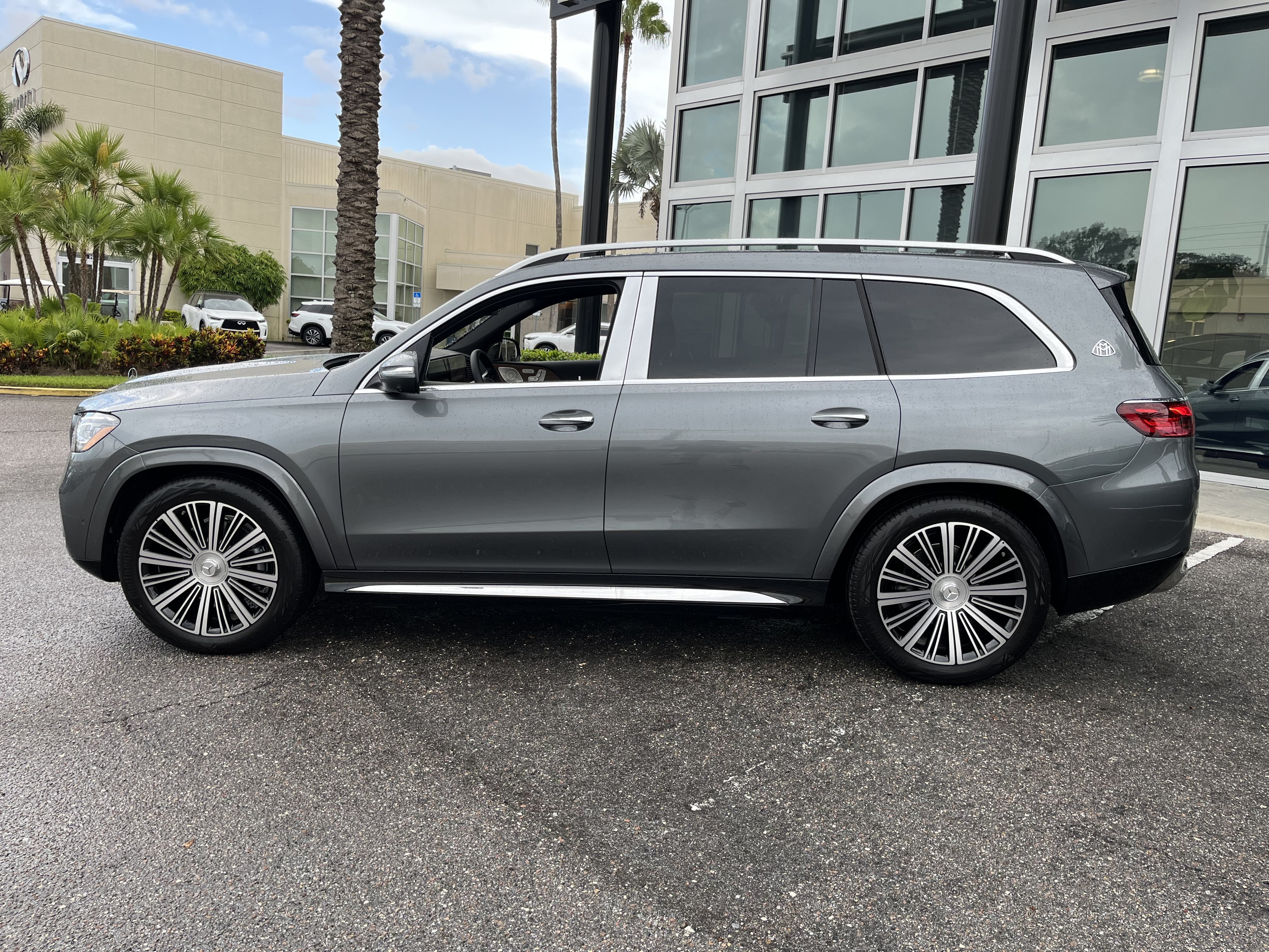 New 2026 Selenite Grey Metallic Mercedes-Benz Maybach GLS 600 image 33