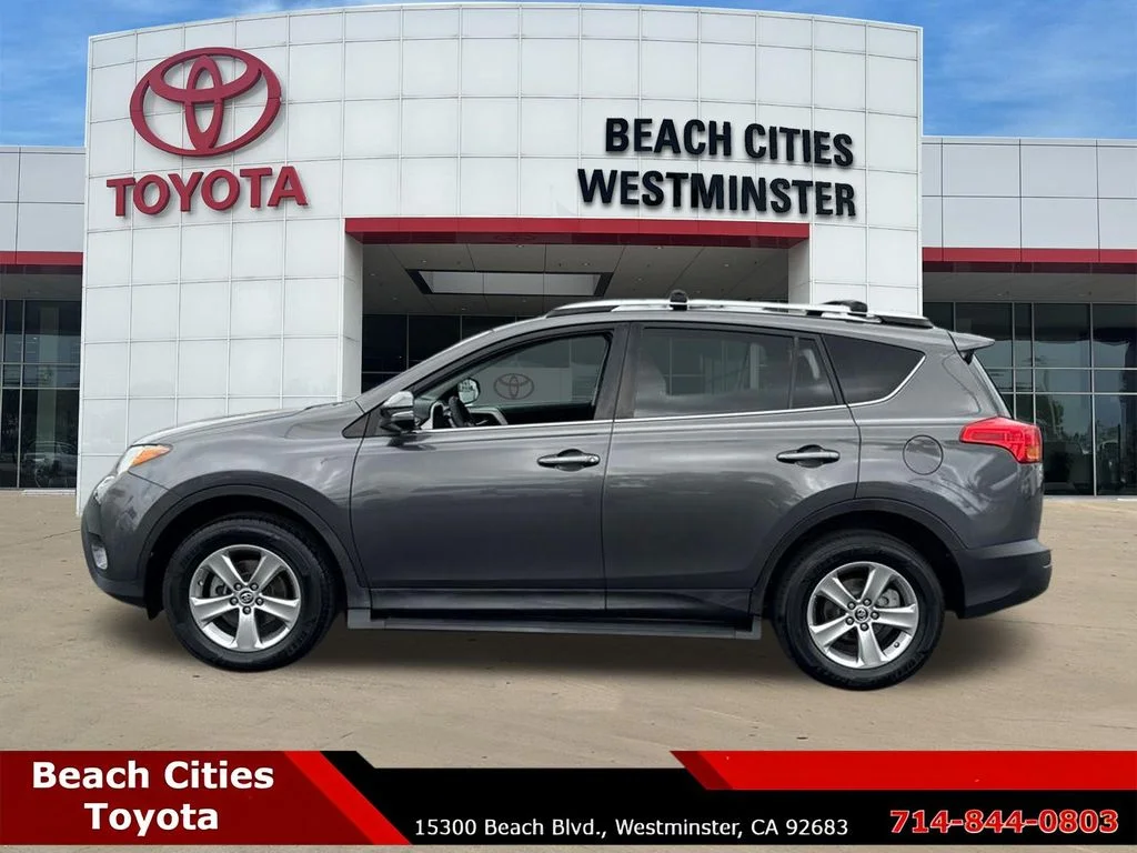 Used 2015 Gray Toyota XLE image 8