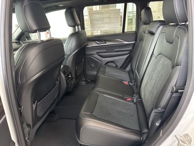 New 2026 Bright White Clear-Coat Exterior Paint Jeep Altitude image 14