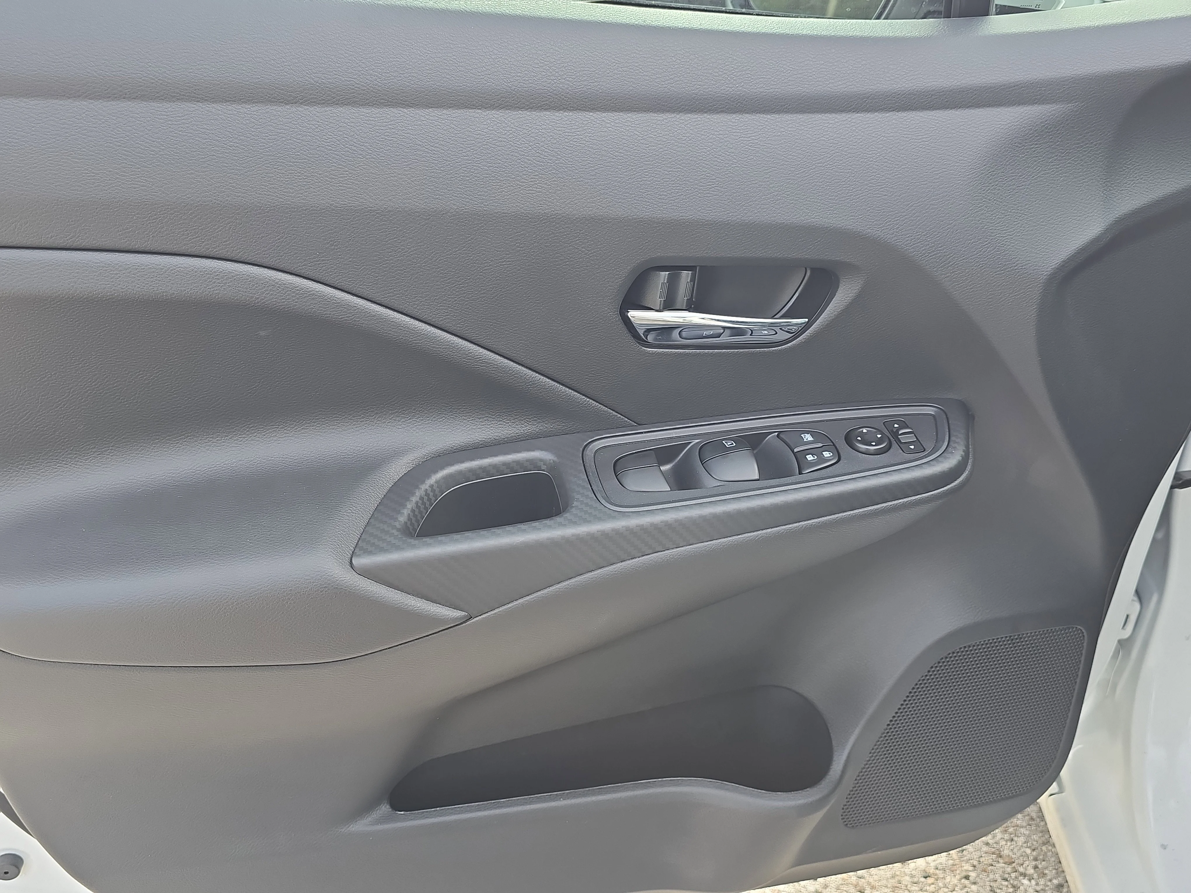 2025 Nissan Versa Sedan SV - Photo 17