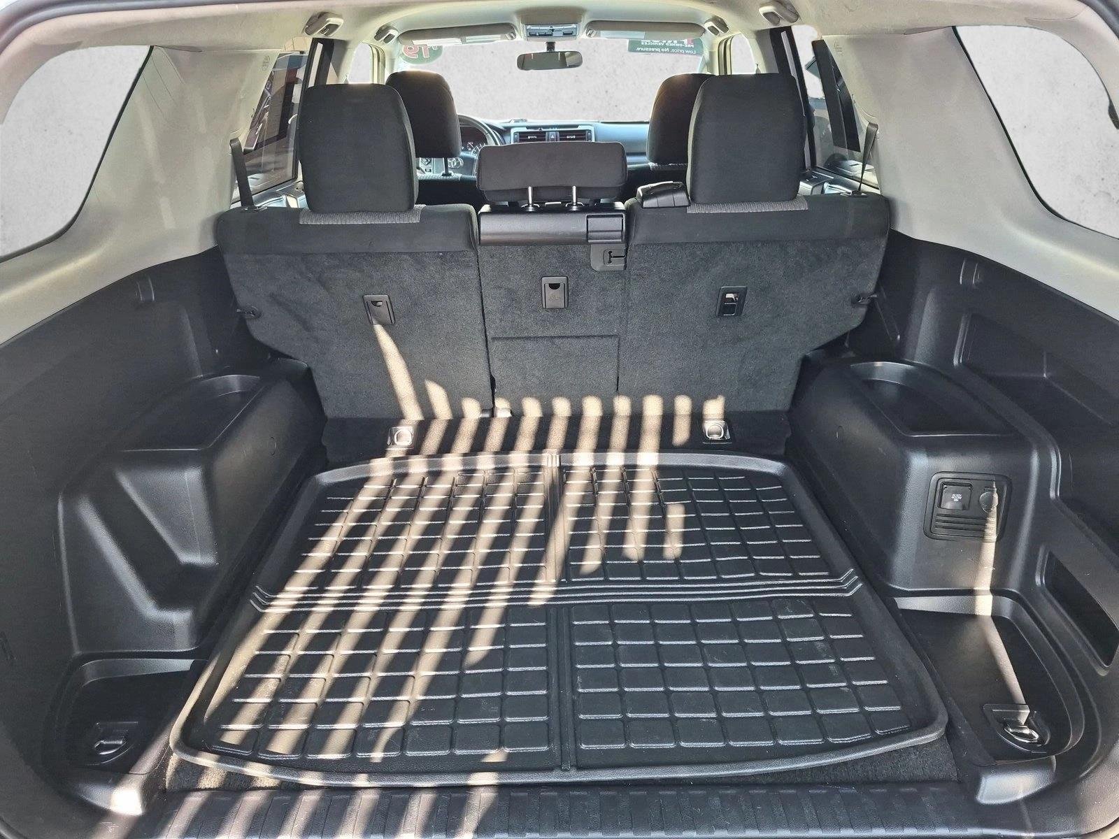 Used 2019 Classic Silver Metallic Toyota SR5 image 6
