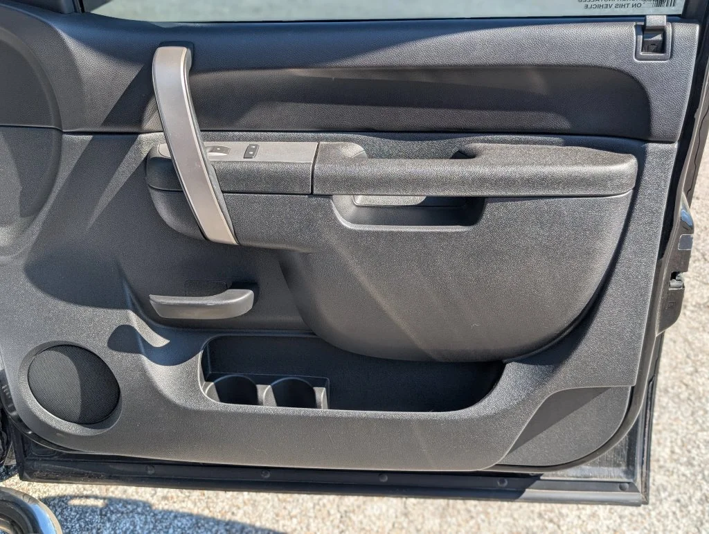 Used 2013 Black Chevrolet LS image 28