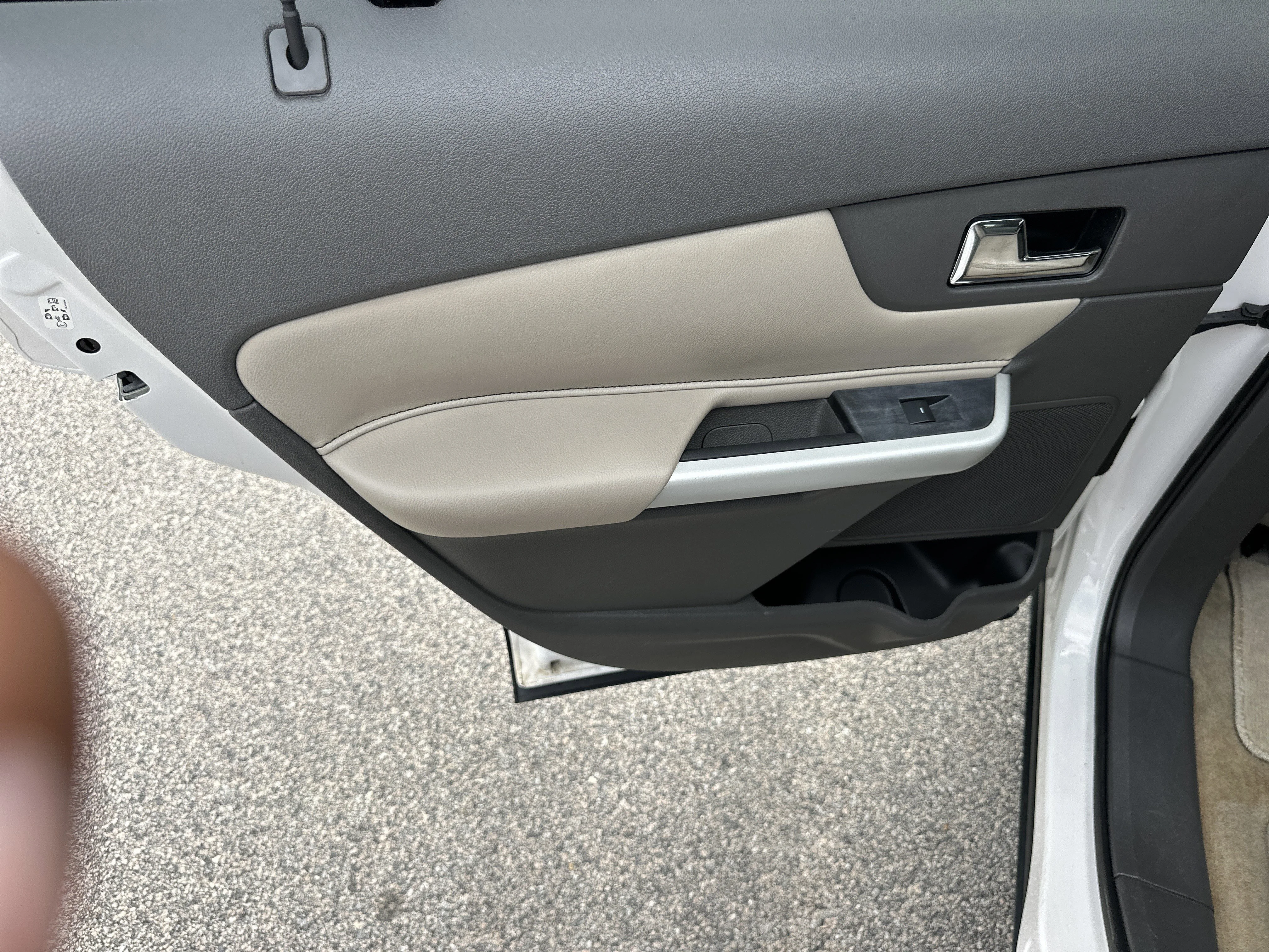 Used 2011 White Platinum Metallic Tri-Coat Ford SEL image 21