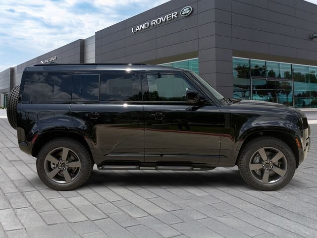 New 2026 Santorini Black Land Rover X-Dynamic SE image 6
